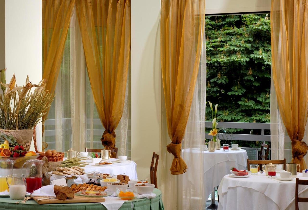 Rizzi Aquacharme Hotel & Spa Boario Terme Restaurant bilde